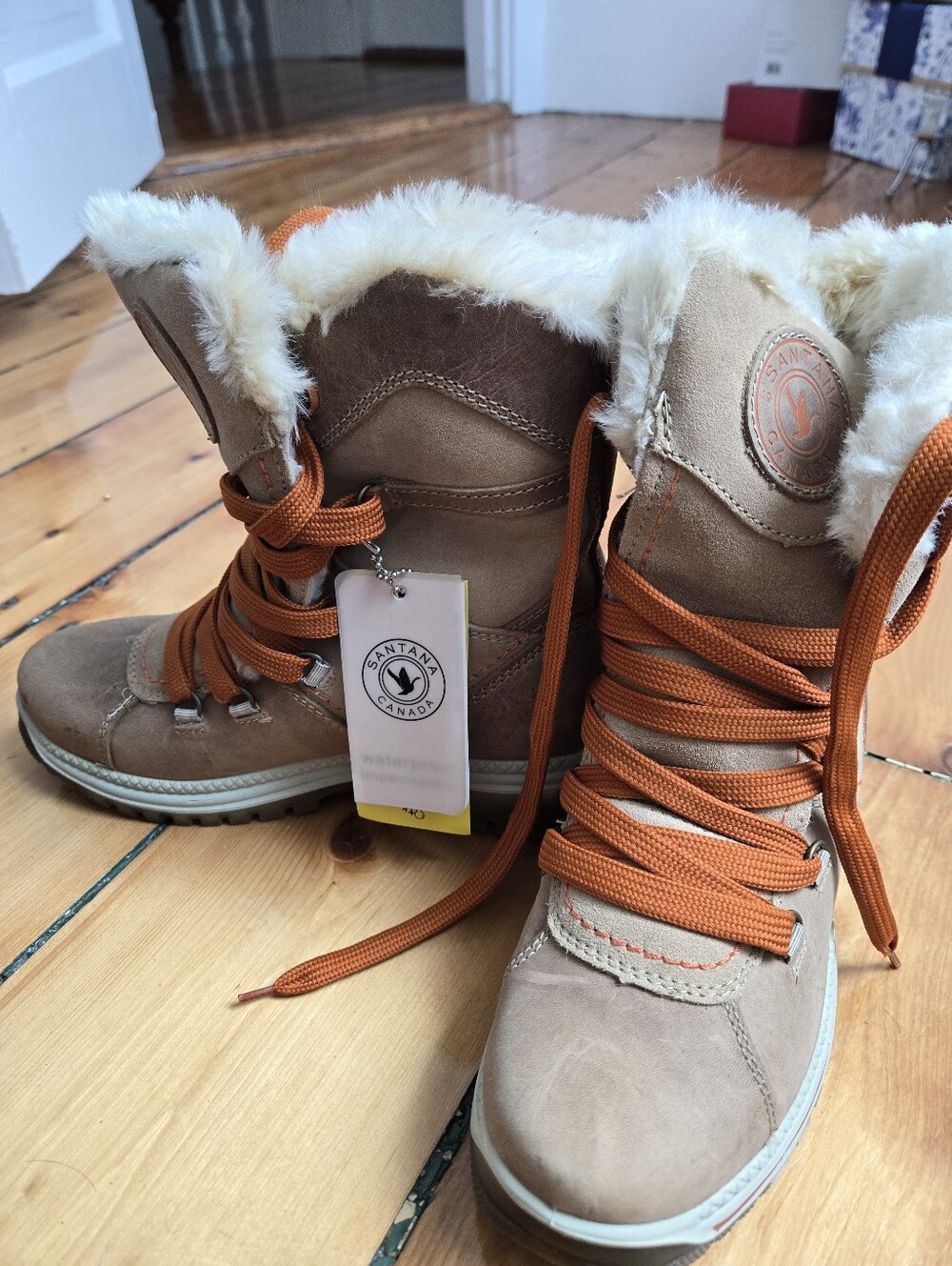 Santana Canada Tan Suede Winter Boots with Orange Laces Size 7